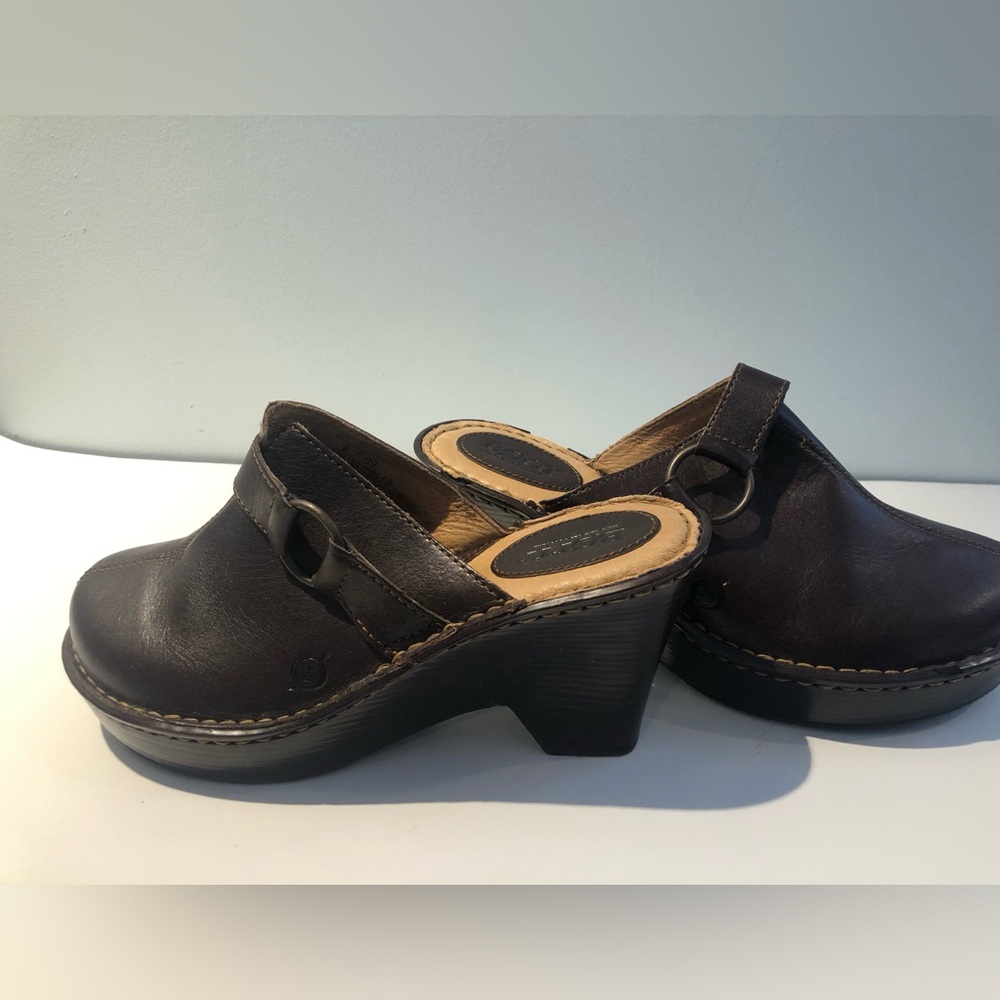 Born brown leather 8 clogs